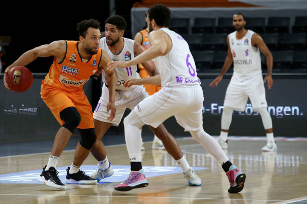 还需要队友 还需要队友